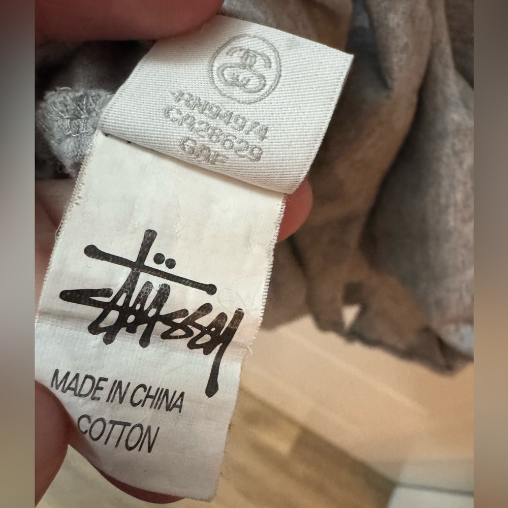 Stussy Logo Grey Old School T-shirt - Picture 6 of 7
